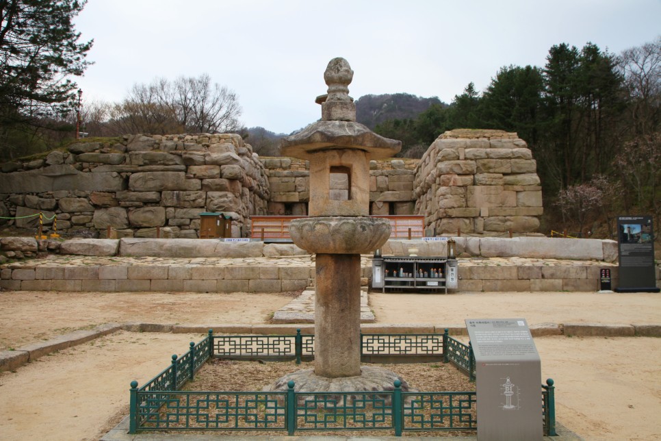 [월악산국립공원] 봄이 되면 가족과 함께 걷기 좋은 월악산 하늘재