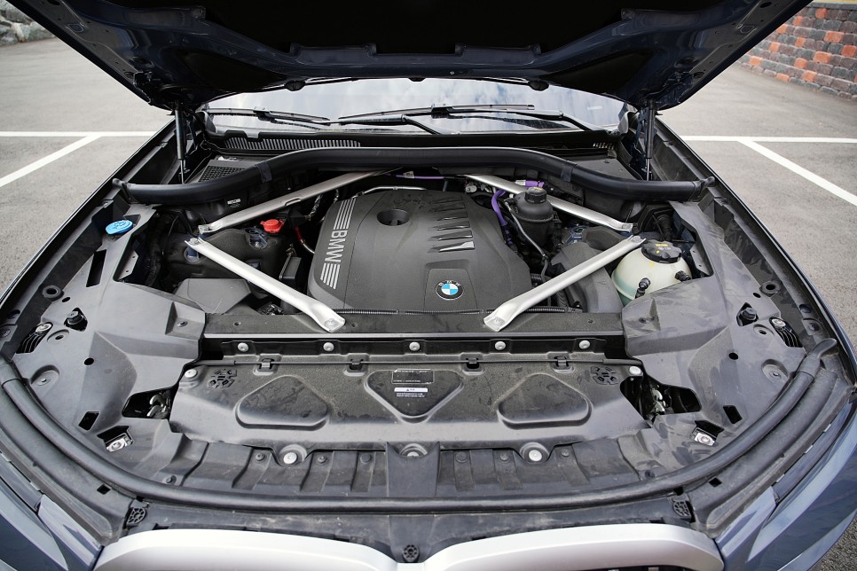 2024 BMW X7 40i LCI 마일드 하이브리드 시승기, 차량협조는 천안사고대차 우솔렌트카
