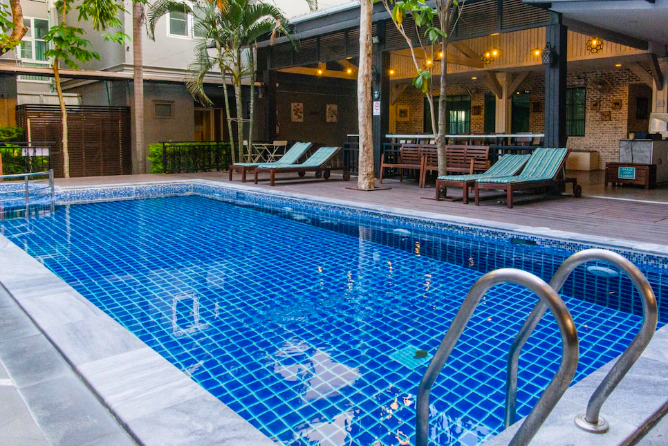 방콕 호텔 위치 추천 예약 수완나폼 공항 인근 숙소 픽업됨 수영장