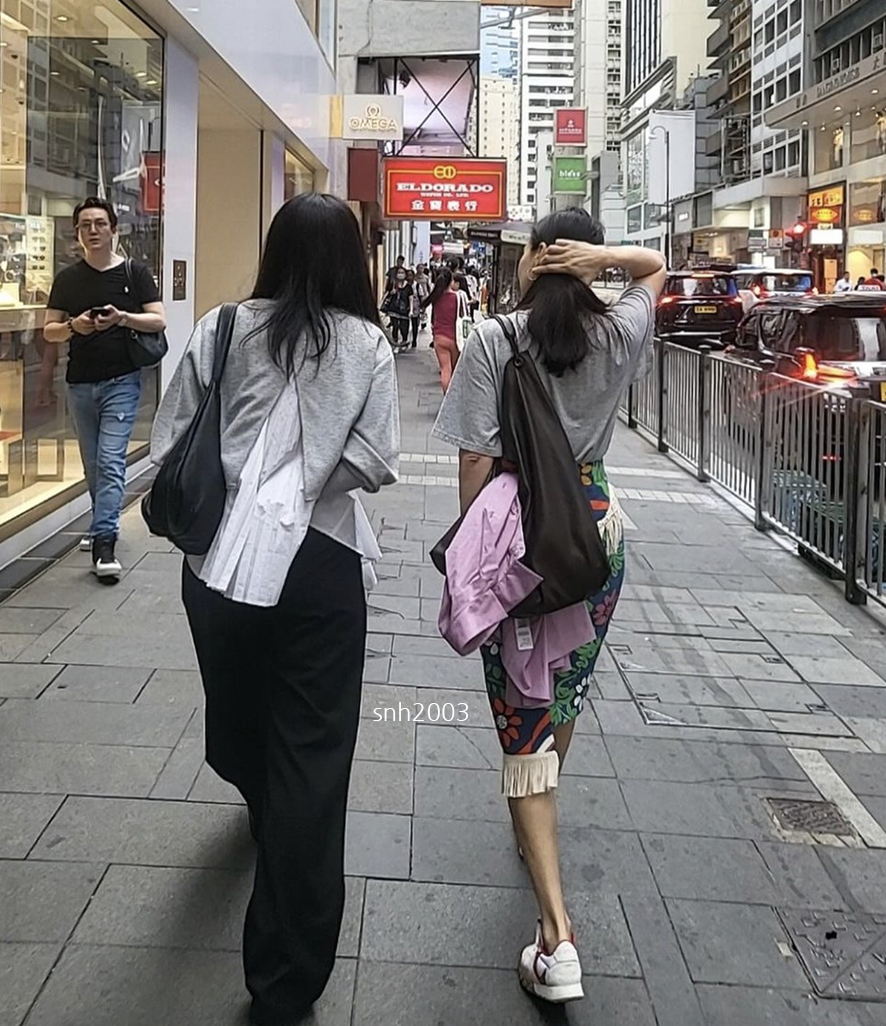 고소영 홍콩 여행패션 가방 더로우 빈들백 3 마린세르 화이트 스니커즈 운동화 해외직구 정보