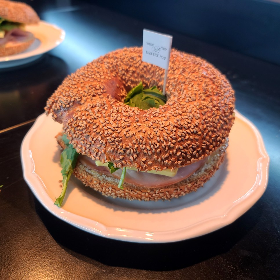 부천 카페 맛집 빵지순례 베이커리호프 마늘바게트 깨꿀버터 카야코코넛