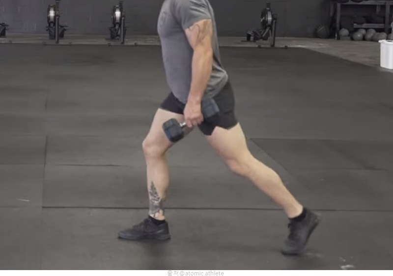 스플릿 스쿼트 자세 여자 남자 근력 운동 종류 엉덩이 하체 근육 강화 효과