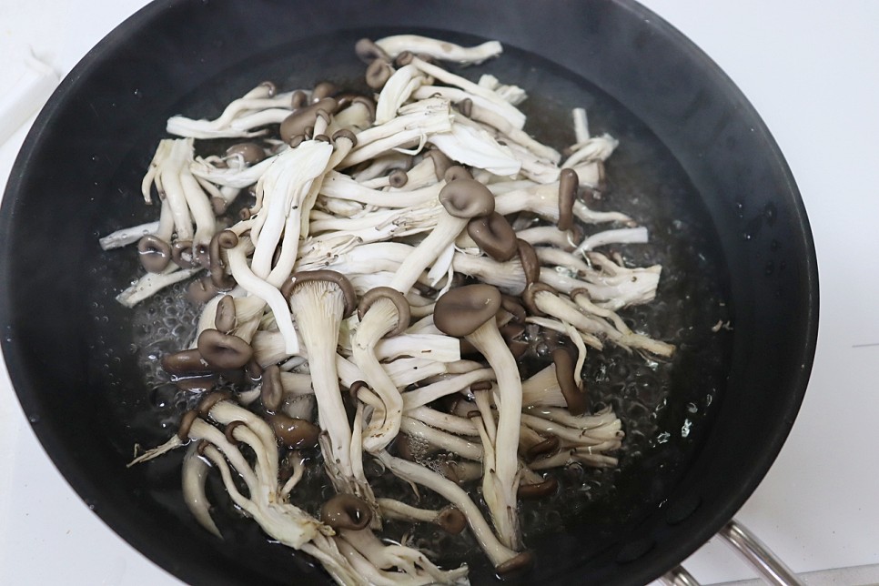 느타리버섯볶음 만드는 법 느타리버섯요리 야채 반찬 만들기