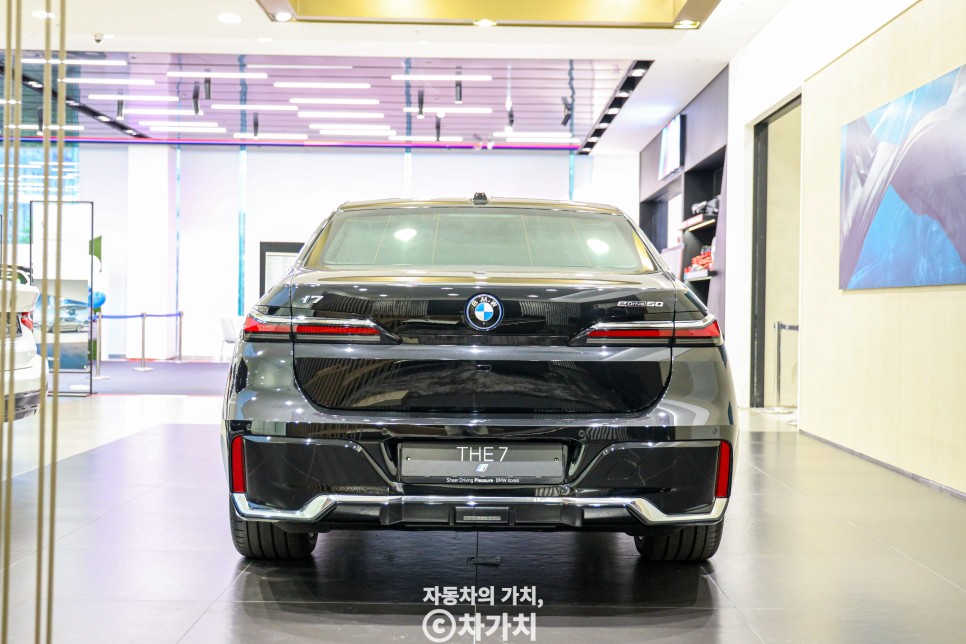 BMW 7시리즈 전기차 i7 eDrive 50 바워스 앤 윌킨스/스와로브스키 콜라보 실내 가격 비쌀만하네