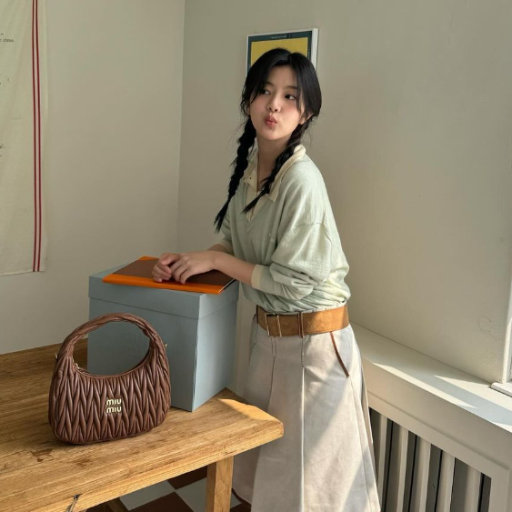 신은수 난리난 미우미우 호보백 20대 30대 명품백 여자 명품가방 가격은?