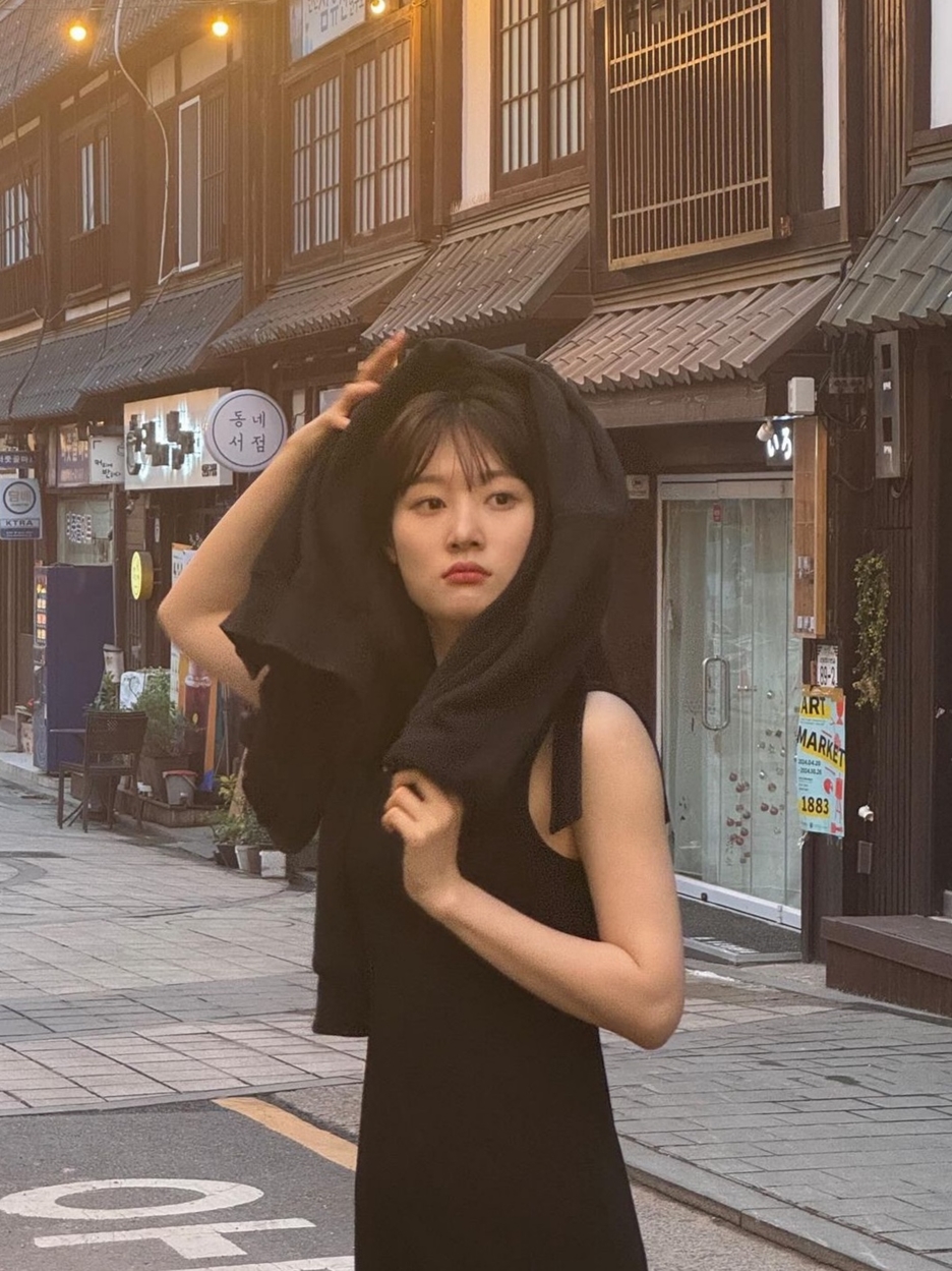 정채연 옷 패션 온앤온 여름 원피스 사복 여자 하객룩