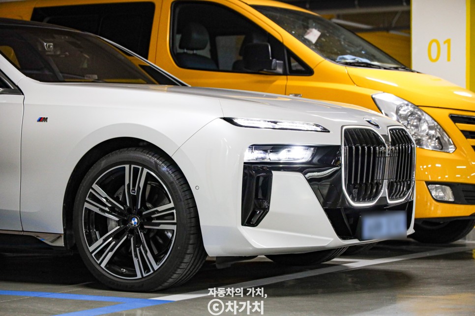 2024 BMW i7 xDrive 60 장거리 주행하면 전기 충전 비용 얼마 들까? (ft. 제원)