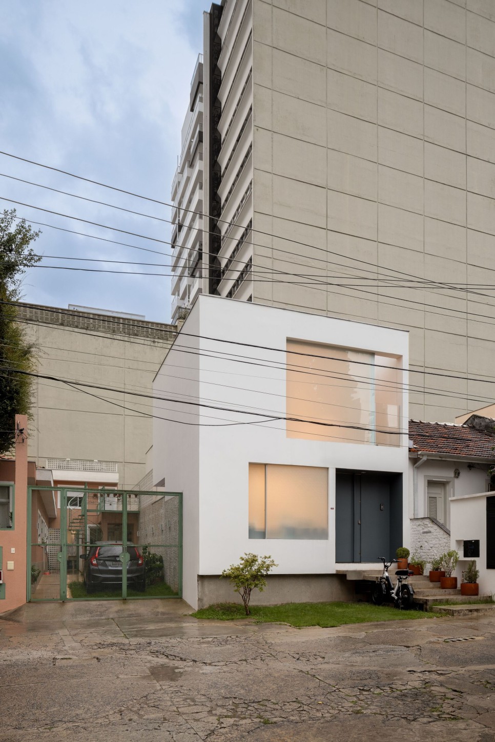 프라이버시는 기본! 오피스부터 수영장까지 다 갖춘 디자인 주택, FN Pinheiros Residence by Ponto de Apoio
