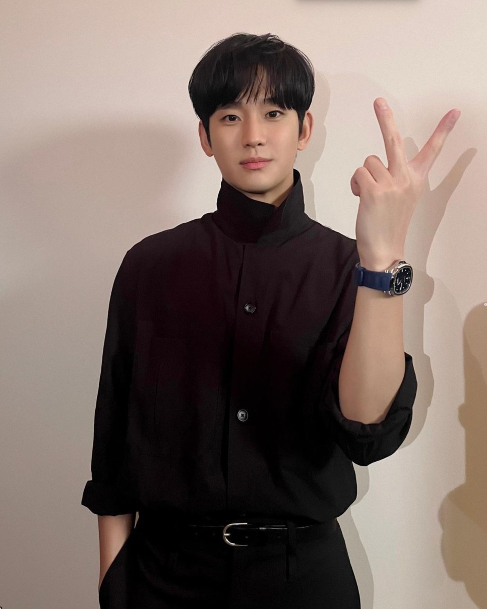 셔츠 소매 내리라고! 홍해인 몰래 매력 발산한 백현우 본체 김수현 남자 시계 브랜드 미도