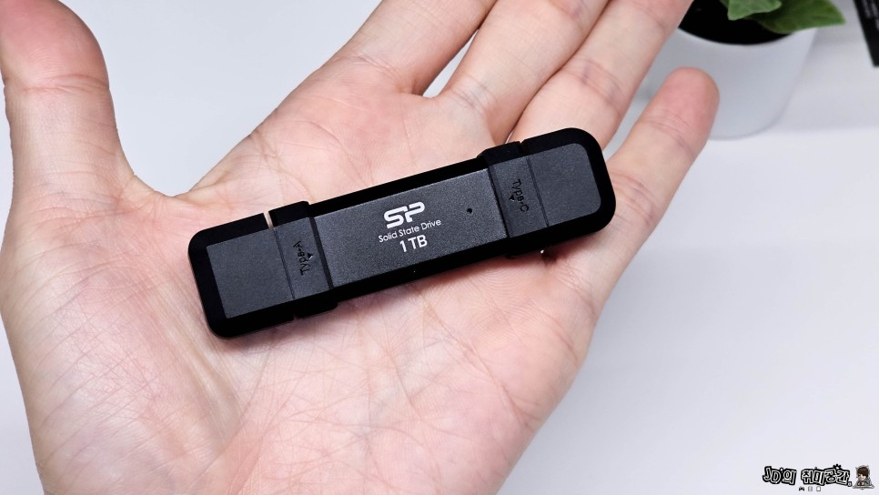 1테라 USB 3.2 Gen2 고속 전송 가능한 Silicon Power DS72