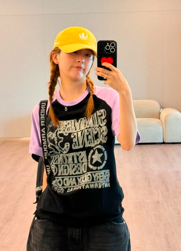레드벨벳 슬기사복 난리난 여성 프린트 티셔츠 여자 반팔티 브랜드 가격은?