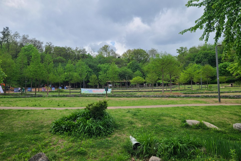 서울 사진찍기 좋은곳 서서울호수공원, 철쭉꽃이 만개해서 분위기가 너무 좋네요!