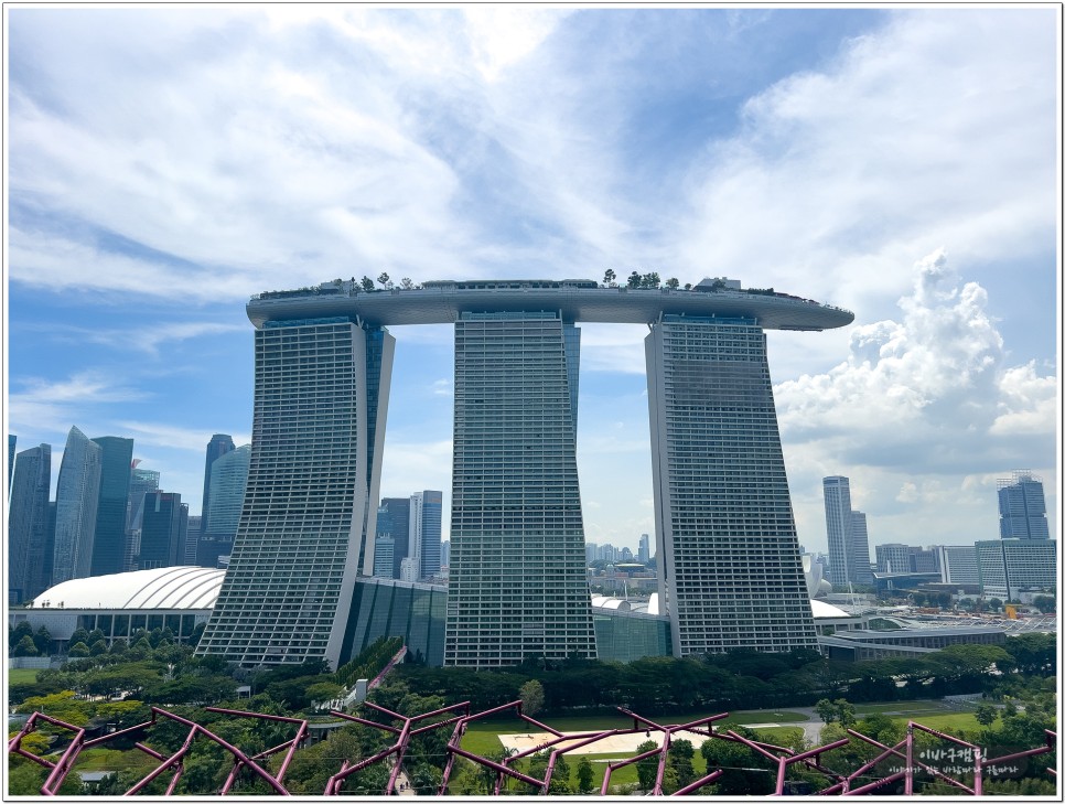 싱가포르 가든스 바이 더 베이 슈퍼트리쇼 시간 및 플라워돔 후기