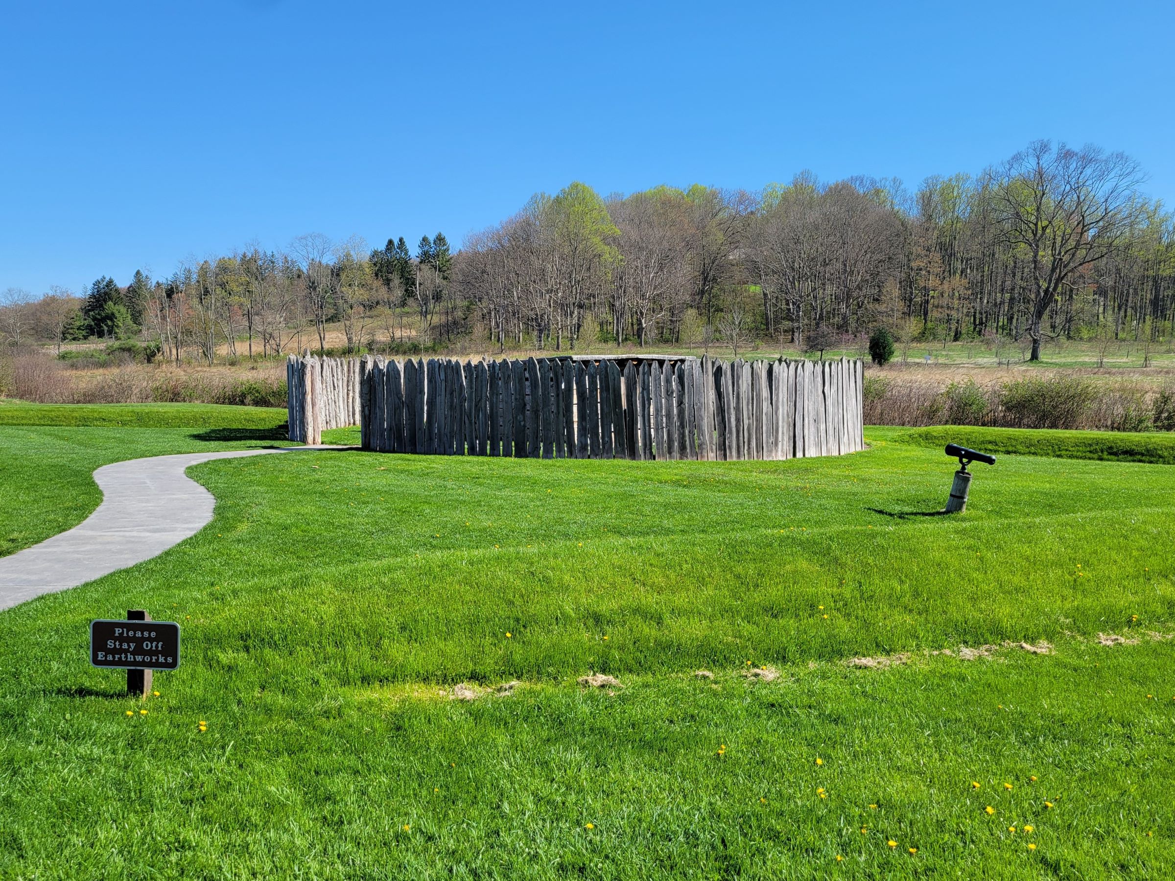 워싱턴이 항복했던 포트너세서티(Fort Necessity)와 미국 최초의 횡단도로인 내셔널로드(National Road)