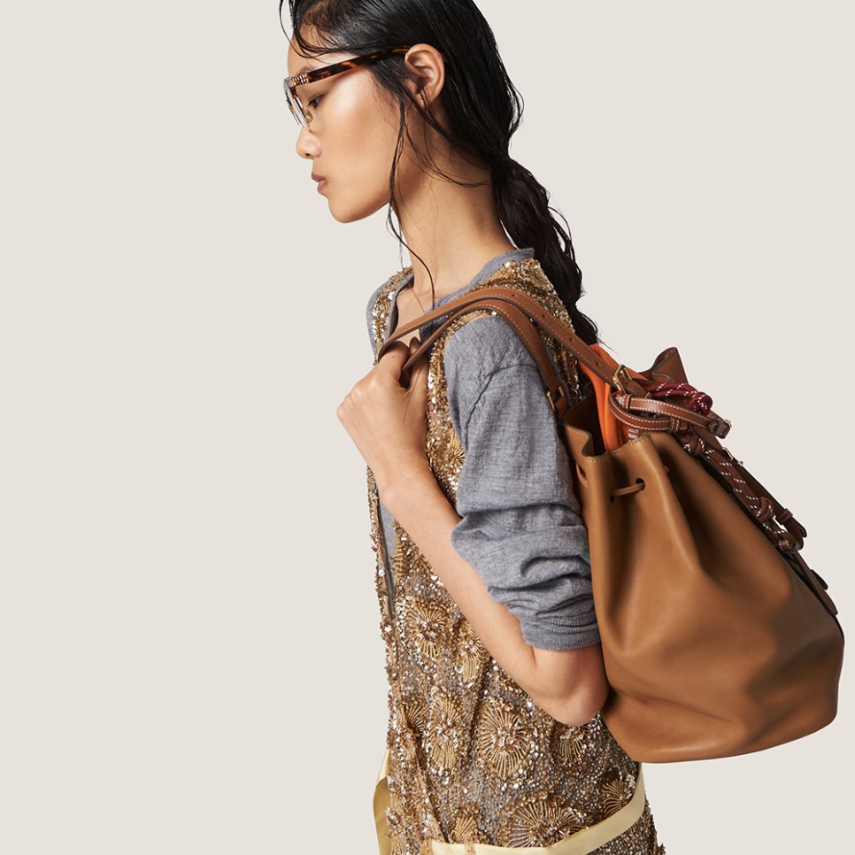 정려원 피크닉 패션 봄코디 미우미우 가방 버킷백 30대 여자 명품 가방 브랜드 추천