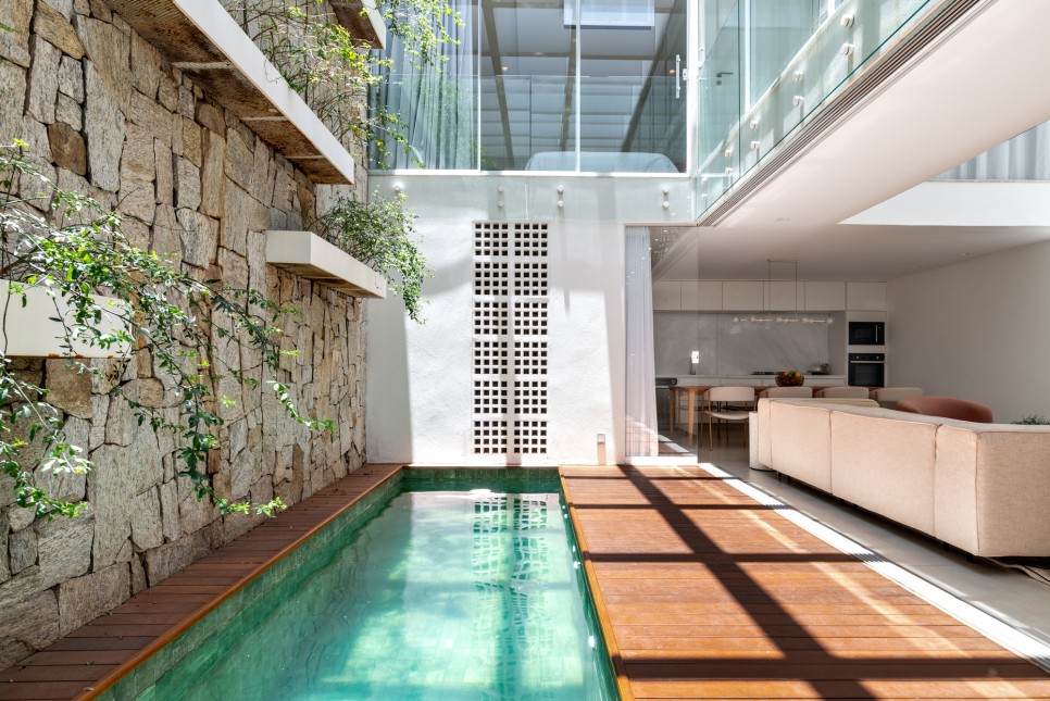 프라이버시, 기능성, 쾌적성, 미학 모두 갖춘 테라스 하우스, Casa GR by Studio Roque Arquitetura