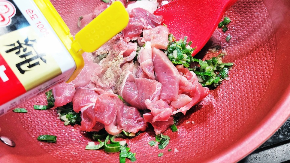 돼지고기 김치볶음 만들기 앞다리살 신김치 요리