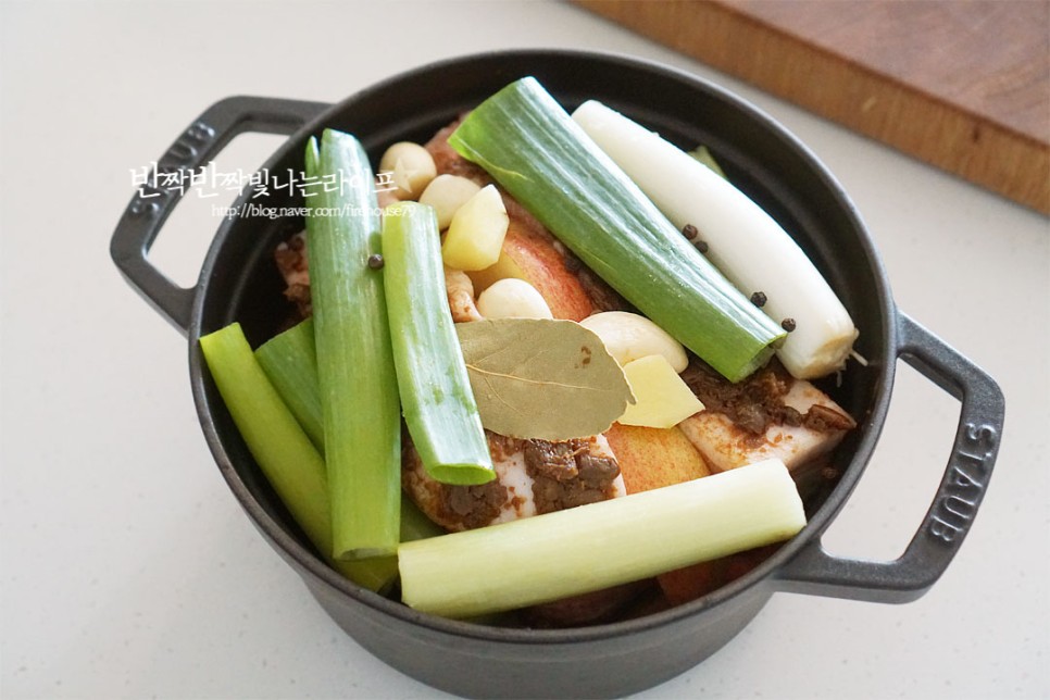 무수분 수육 맛있게 삶는법 돼지고기 삼겹살 수육 삶는법