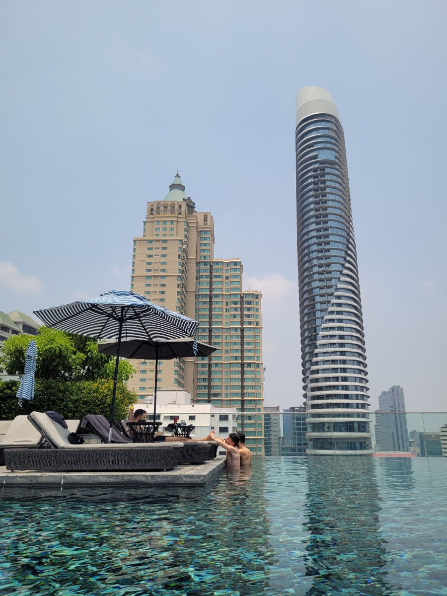 방콕 신돈 미드타운 가성비 위치 좋은 신상 호텔 수영장