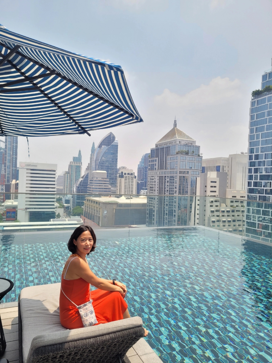 방콕 신돈 미드타운 가성비 위치 좋은 신상 호텔 수영장