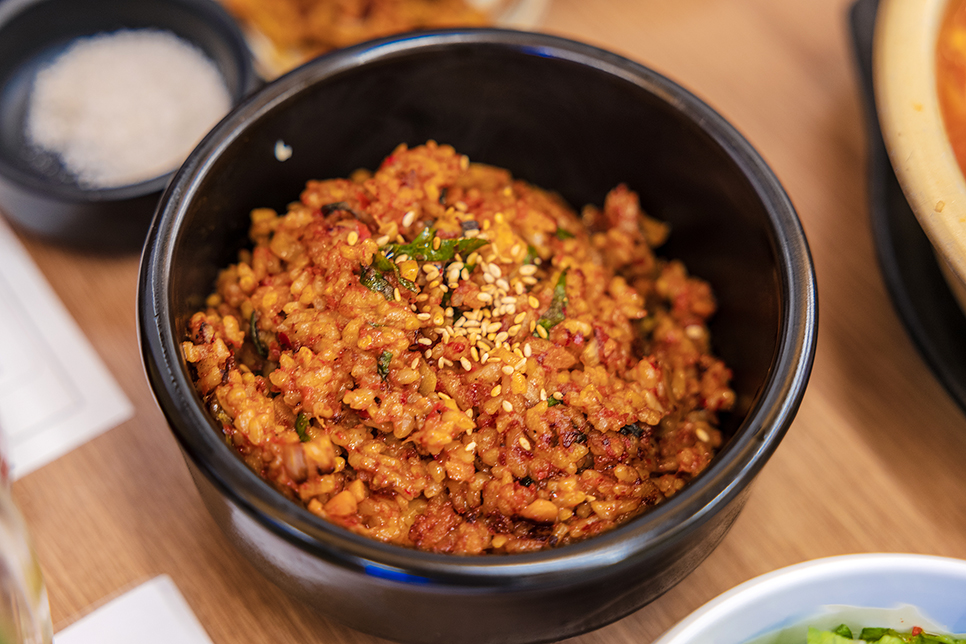 서귀포 흑돼지 맛집 제주 섭지코지 근처 직원이 구워주는 '돌담애'