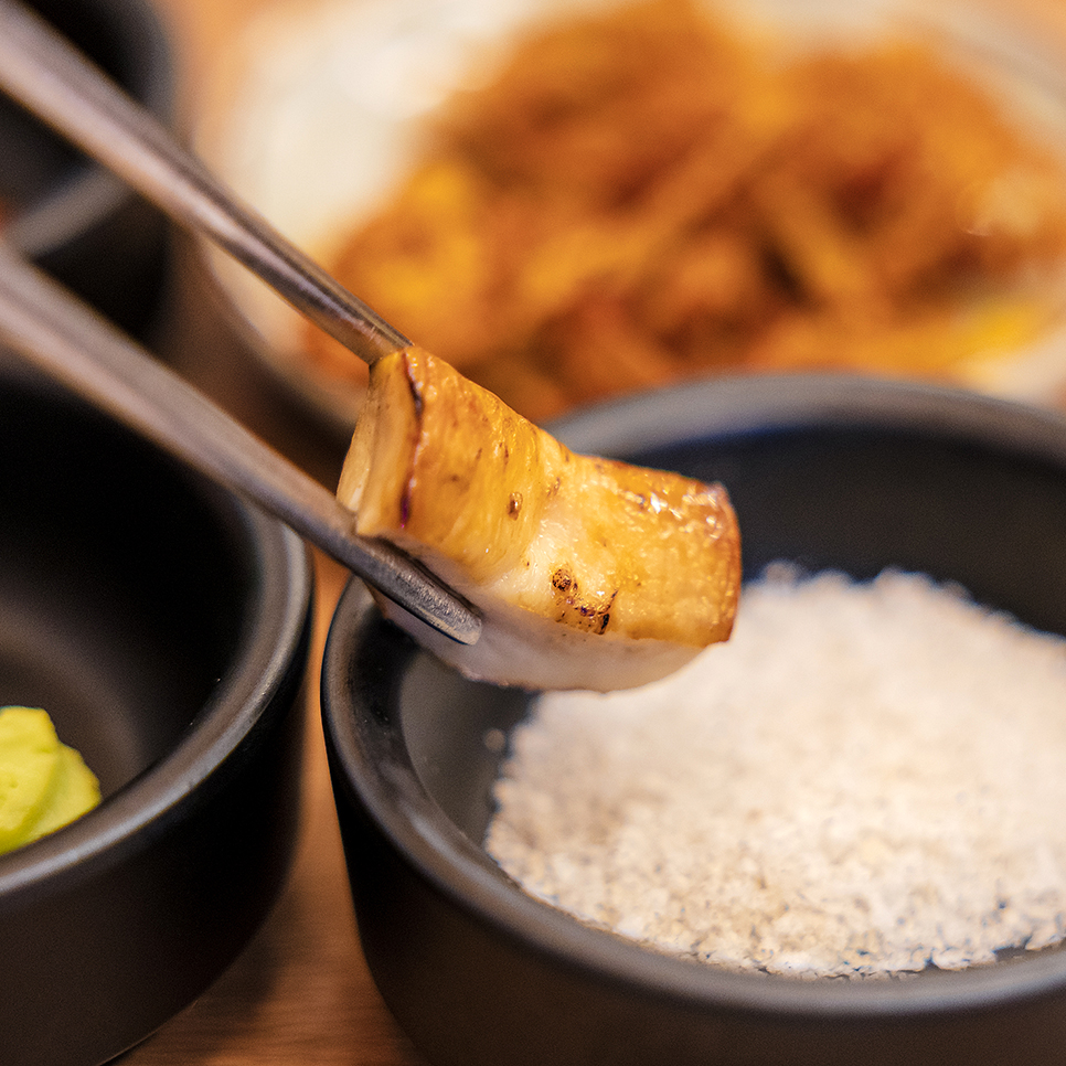 서귀포 흑돼지 맛집 제주 섭지코지 근처 직원이 구워주는 '돌담애'