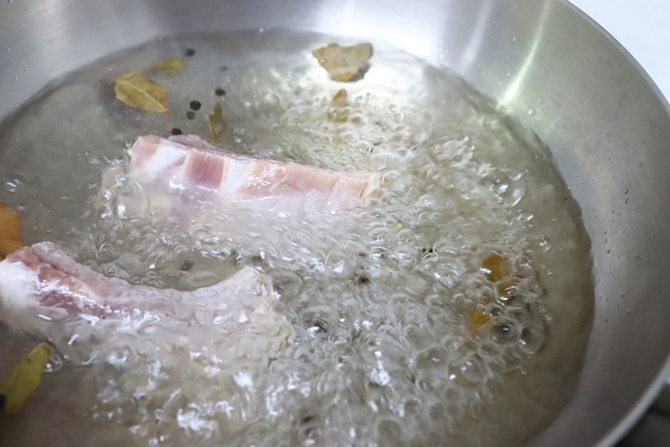 등갈비 김치찜 만들기 돼지 등갈비찜 레시피 묵은지 김치찜 만드는법