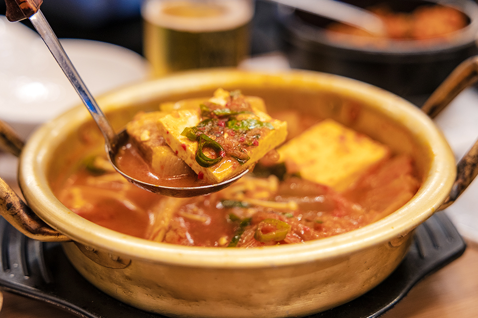 서귀포 흑돼지 맛집 제주 섭지코지 근처 직원이 구워주는 '돌담애'