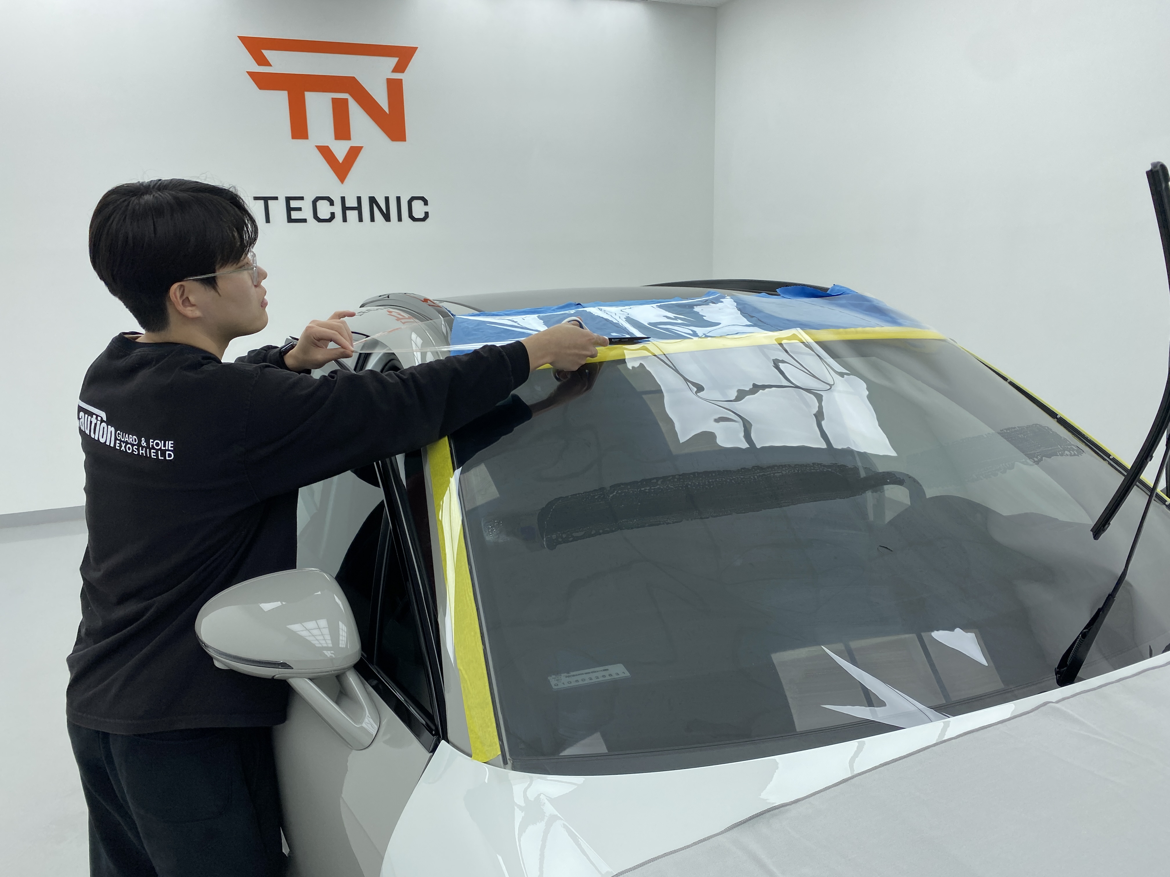 윈드쉴드로 차량 앞유리 돌빵 차단