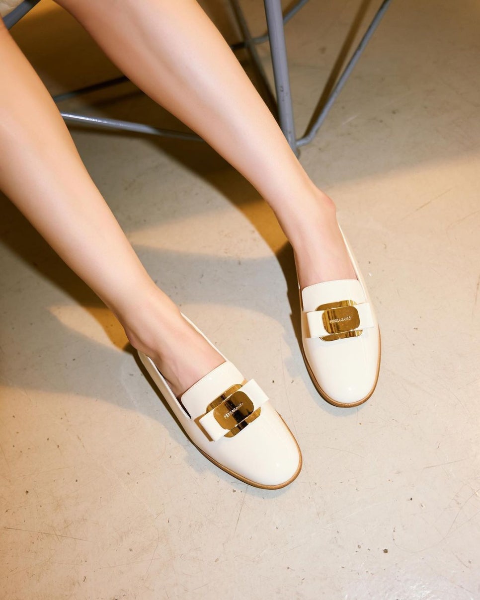 여성 명품 로퍼 신발: 페라가모 뉴 바라 플레이트! 천우희, 이주빈, 이세영, 안소희 패션 포인트