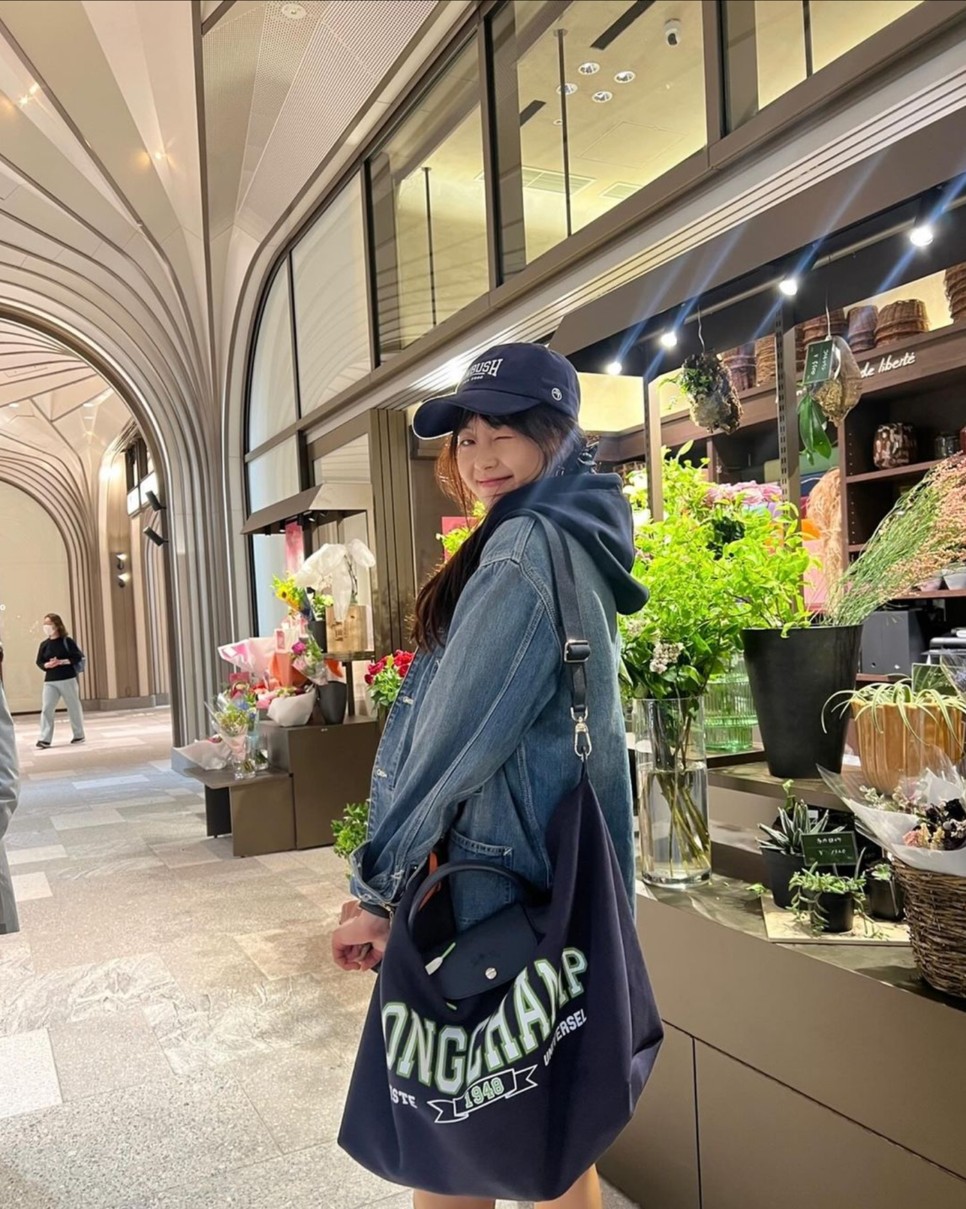 고아라 일본 여행룩 롱샴 르 플리아쥬 트래블 백 가방 가격은?
