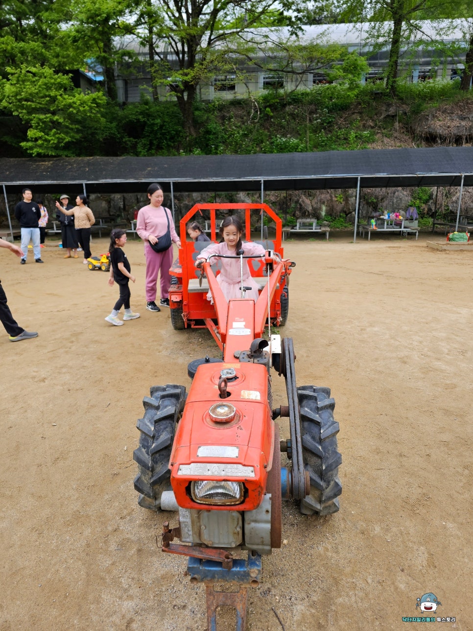 율봄식물원에서 가족과 함께 즐기는 딸기체험 동물먹이주기 레일썰매 ! 그리고 워터젤리만들기 체험까지 경기도 광주에서