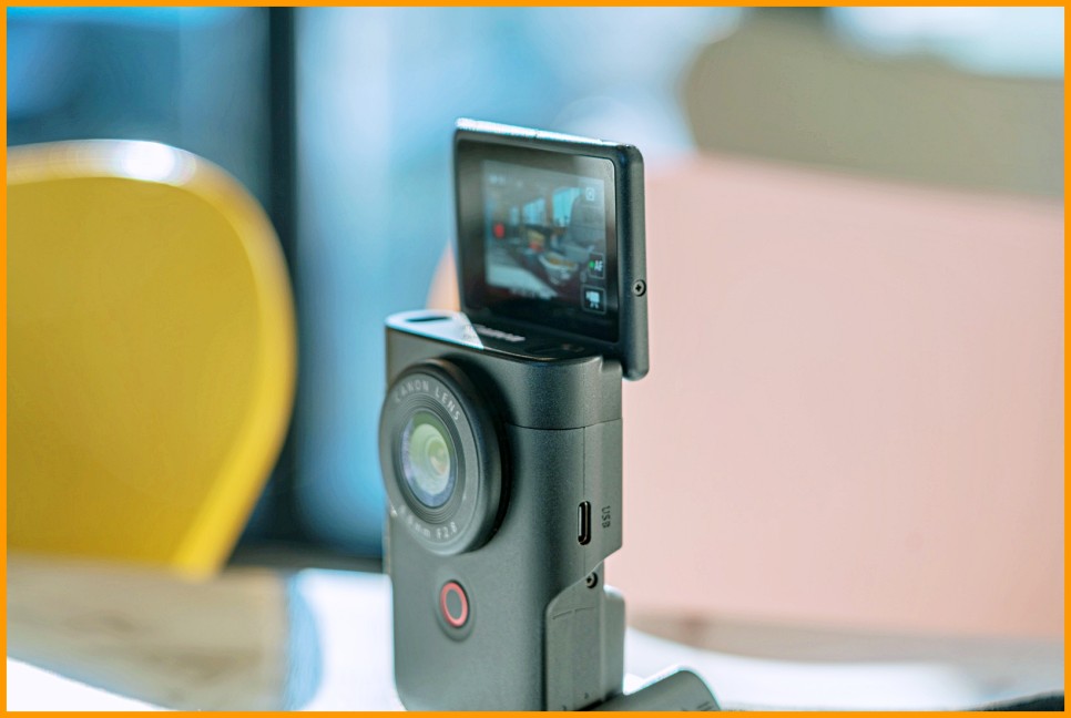 여행 준비중이라면? 컴팩트한 올인원 브이로그 카메라 캐논 파워샷 V10 정품등록 이벤트로 배터리 그립까지!