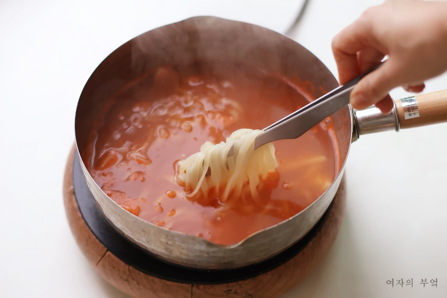 얼큰 칼국수 끓이는법 장칼국수 고추장 매운 감자 칼국수 만드는법