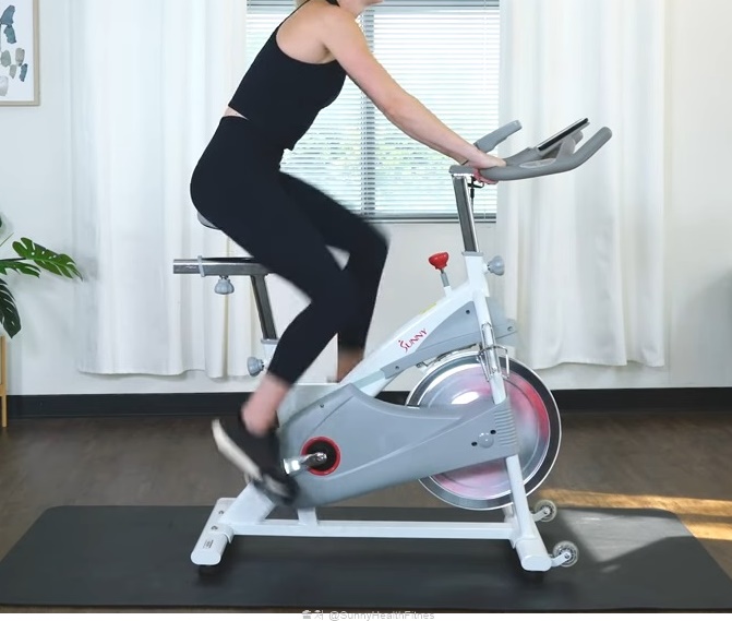 실내자전거 운동 효과 칼로리 소모 다이어트 꿀팁 운동시간 운동방법