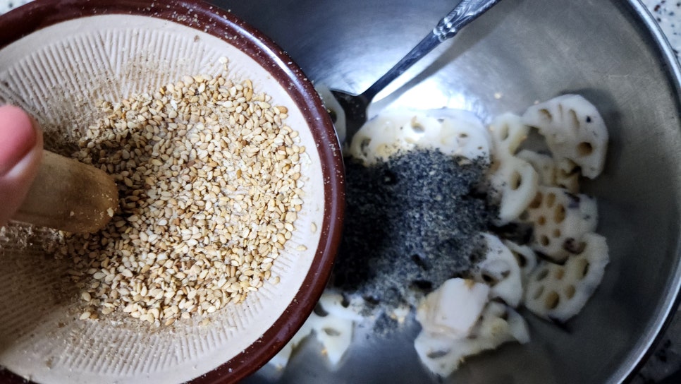 초간단요리 흑임자 연근샐러드 만드는법 참깨 흑임자드레싱 만들기 연근요리