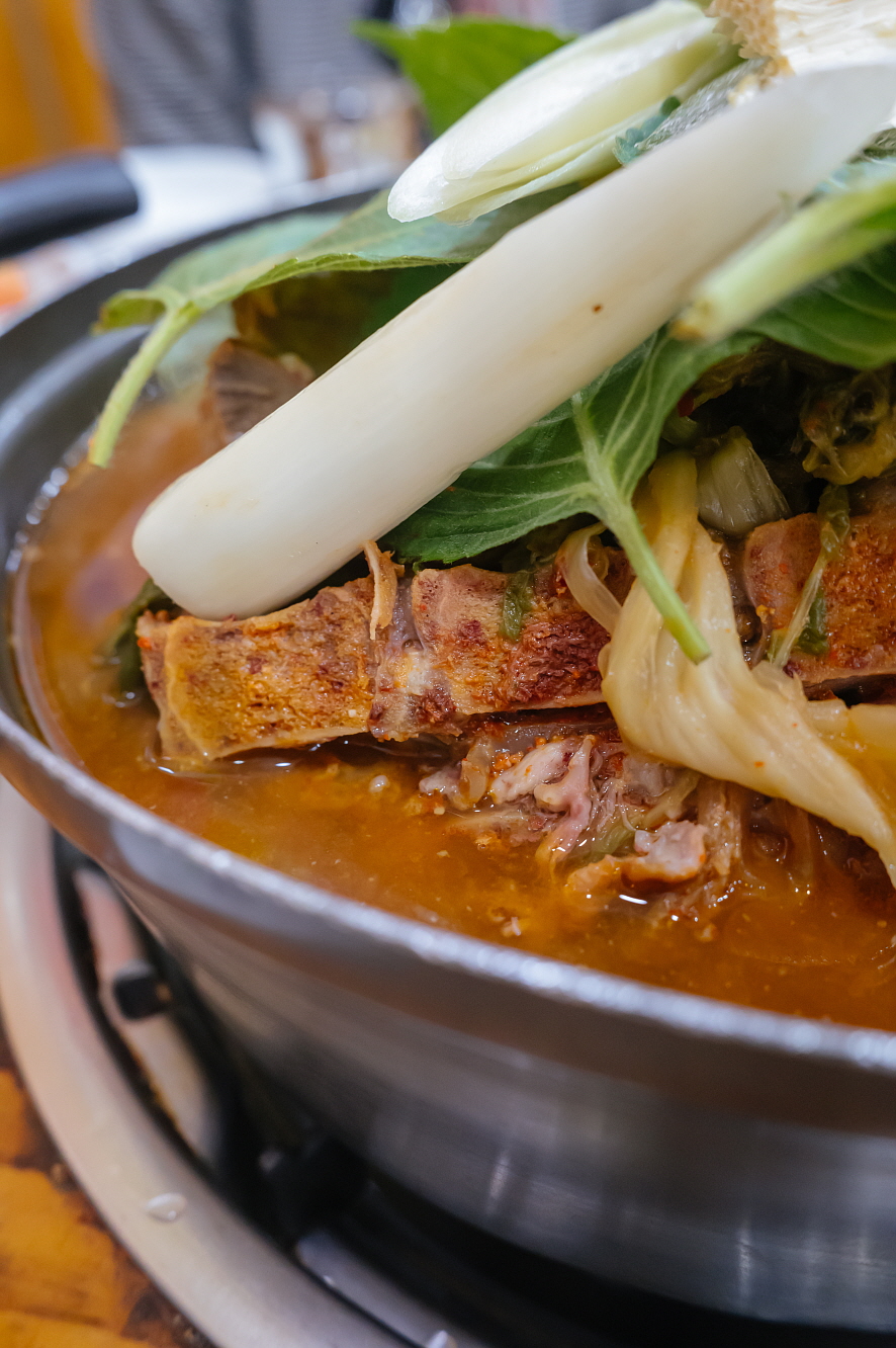 국물 진한 은평구 연신내 로컬 맛집 금강산 감자탕 가족 외식