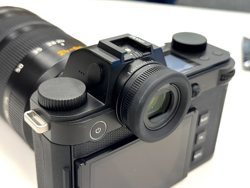 Leica 수석 디자이너 데이비드서 아트 토크, 풀프레임 미러리스카메라 라이카 SL3