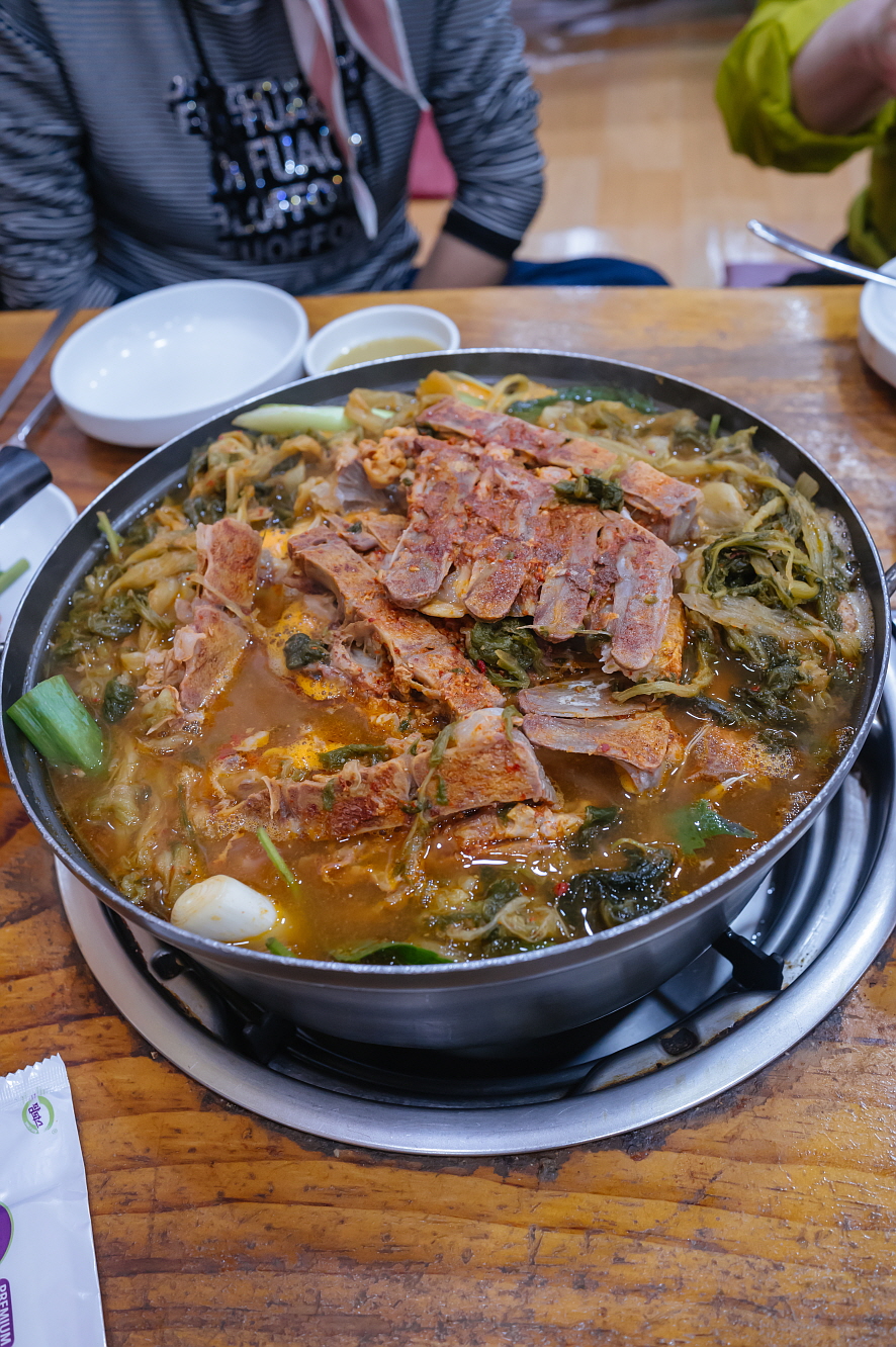 국물 진한 은평구 연신내 로컬 맛집 금강산 감자탕 가족 외식