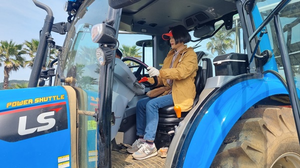 제주서부농기센터, 농용굴삭기, 트랙터 등 농기계 안전교육 실시