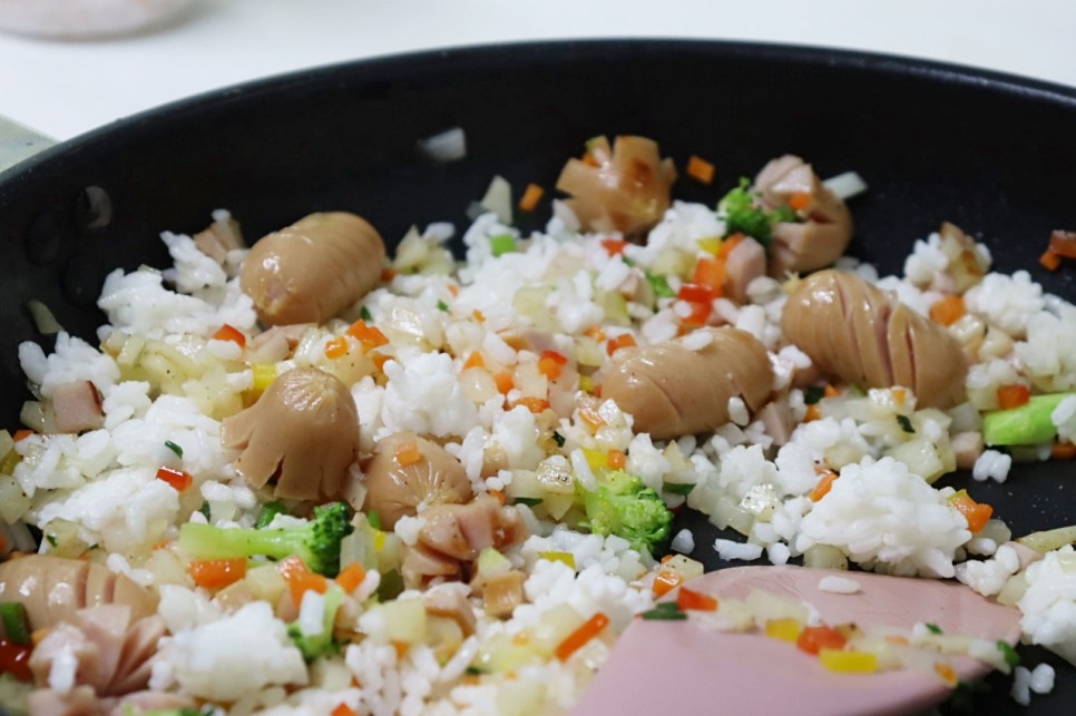 소세지 주먹밥 만들기 짜지 않은 신제품 더건강한 안심비엔나