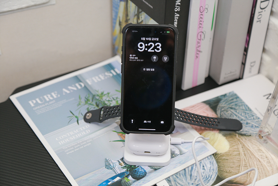 3in1 애플 맥세이프 무선충전기 링크로 가벼운 아이폰 애플워치 거치대 에어팟까지 모두!