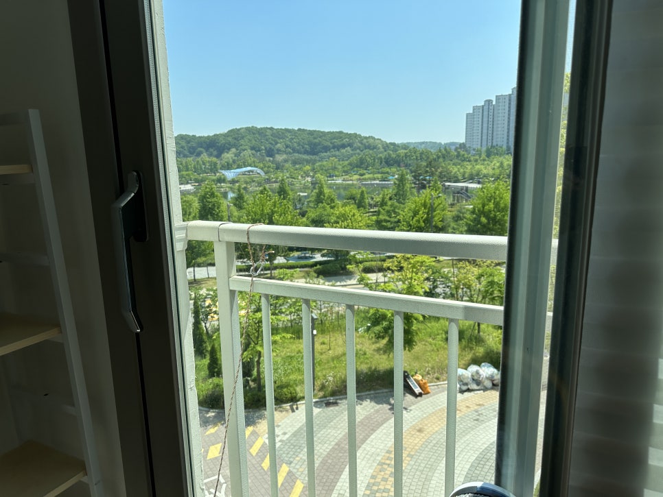 창문 로봇청소기 윈클봇W 첫 소감, 아파트 창문 청소 간단해!