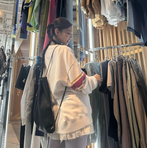 제니 도쿄 난리난 여자 올 봄 유행 패션 아우터 베이직템 점퍼 코디 가격은?