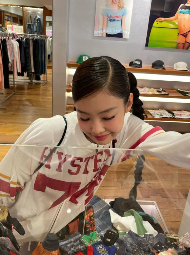 제니 도쿄 난리난 여자 올 봄 유행 패션 아우터 베이직템 점퍼 코디 가격은?