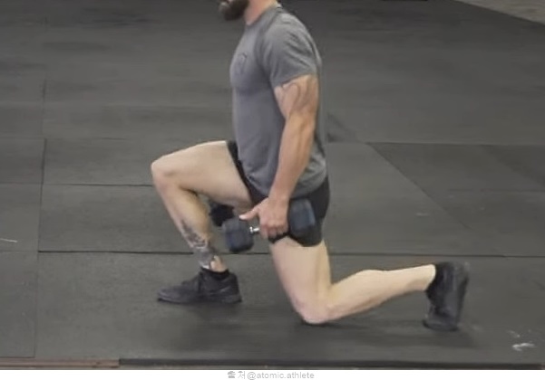 불가리안 스플릿 스쿼트 런지 자세 다리 근력 운동 종류 호흡 엉덩이 허벅지 근육 효과