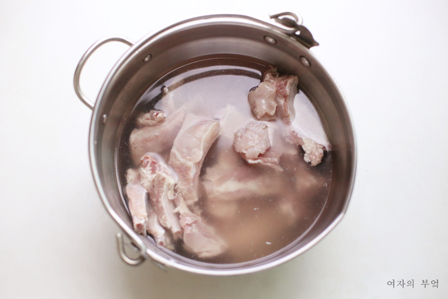 매운 돼지 갈비찜 레시피 양념 돼지 등갈비찜 만드는법