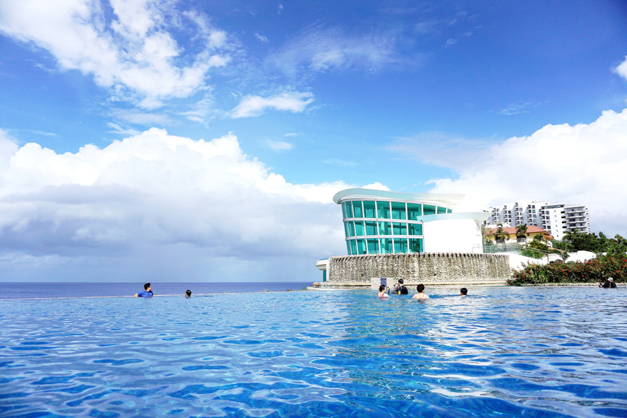괌 가족여행 숙소 리가로얄 라구나 괌 리조트 호텔 수영장 라운지