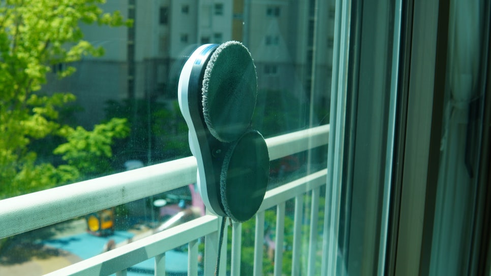 저렴한 유리창 로봇청소기 추천 윈클봇W 후기, 거실 창문 청소 고민 해결!