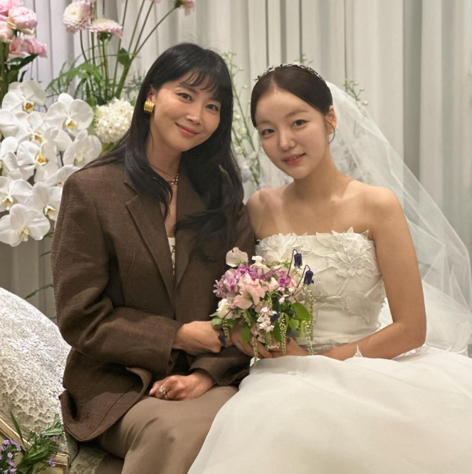 오윤아 난리난 여자 연예인 5월 결혼식 40대 하객룩 하객패션 자켓 가격은?